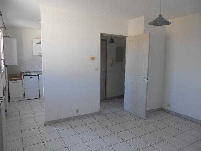 Appartement 1 pièce, 24 m² à louer à Nîmes 30900