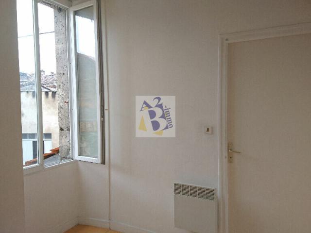 Appartement 1 pièce, 24 m² à louer à Angoulême 16000