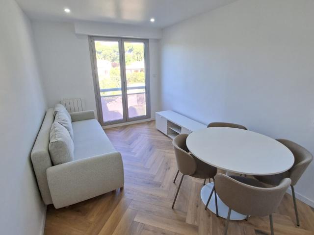 T1 MEUBLE AVEC PARKING CARRY LE ROUET