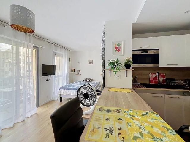 Appartement 1 pièce, 26 m² à louer à Nice 06100
