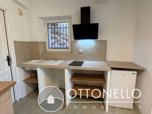 Appartement 1 pièce, 26 m² à louer à Roquebrune sur Argens 83520