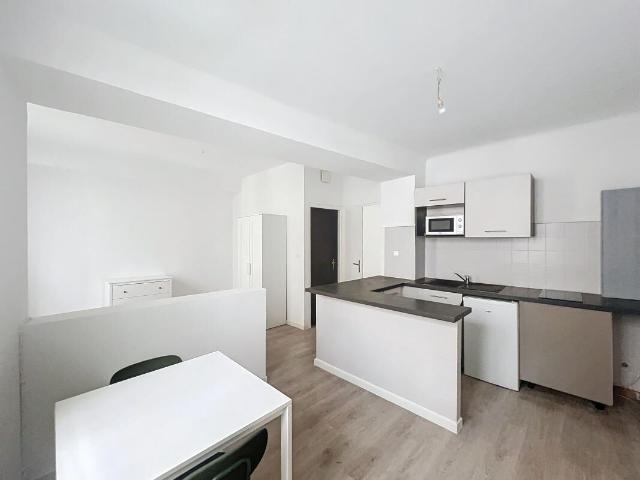Appartement 1 pièce, 27 m² à louer à Avignon 84000