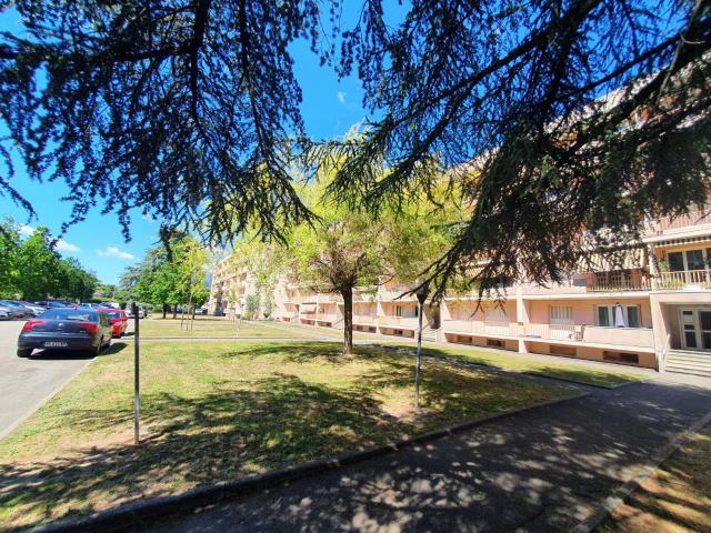 SEYSSINET Grand studio 27m2