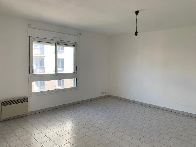 Appartement 1 pièce, 28 m² à louer à Nîmes 30900