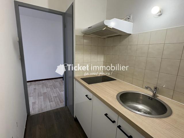 Appartement 1 pièce 28m2 entièrement rénové