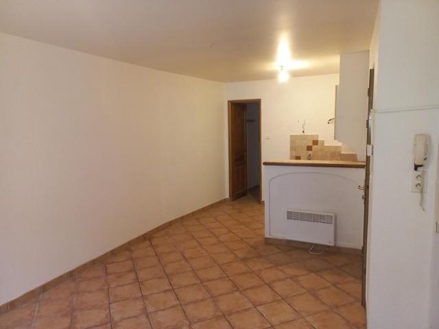 Appartement 1 pièce, 29 m² à louer à Forcalqueiret 83136