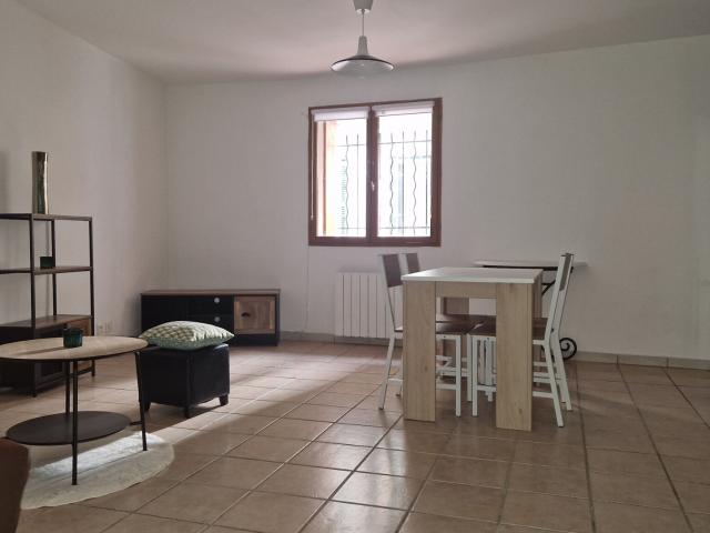 Appartement 1 pièce, 29 m² à louer à Solliès Pont 83210