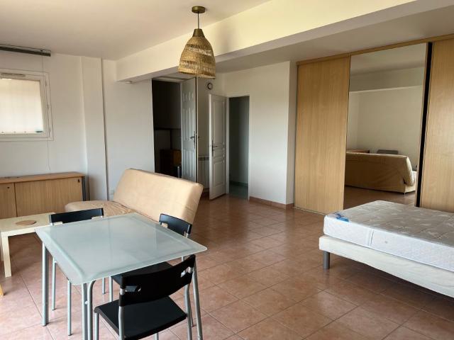 Studio de 35m2 à louer sur Marseille 07