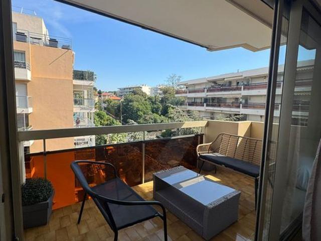 Appartement 1 pièce, 37 m² à louer à Antibes 06160