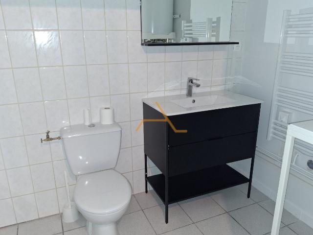Appartement 1 pièce, 39m² en location à Dieulefit 570 € par mois