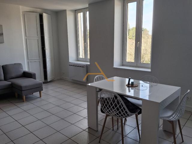 Appartement 1 pièce, 39m² en location à Dieulefit 570 € par mois