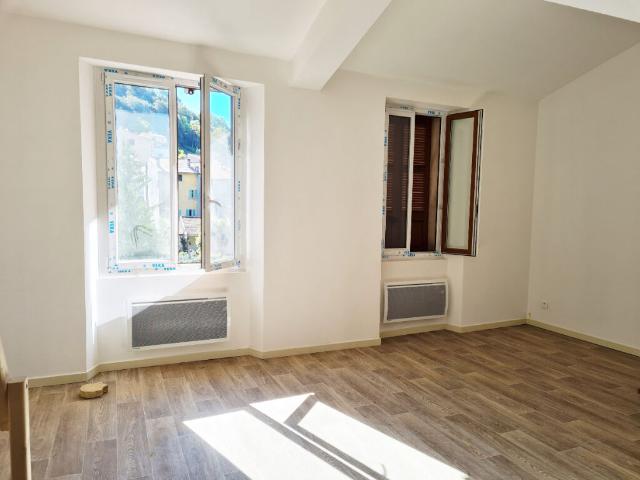 Appartement 1 pièce, 31 m² à louer à Méounes lès Montrieux 83136