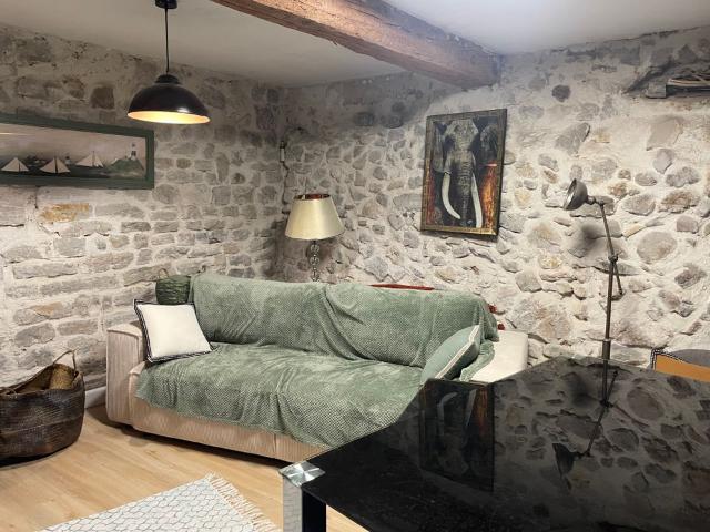 Appartement 1 pièce, 45 m² à louer à Le Luc 83340