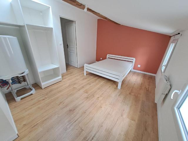 Appartement 1 pièce, 40 m² à louer à Saint Jean d'Angély 17400