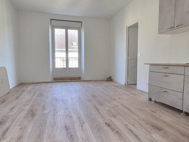 Appartement 1 pièce 57 m²