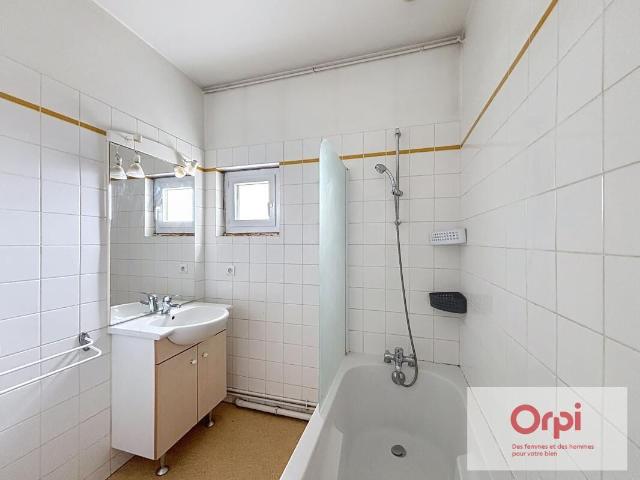 Appartement 1 pièce, 65 m² à louer à Montluçon 03100