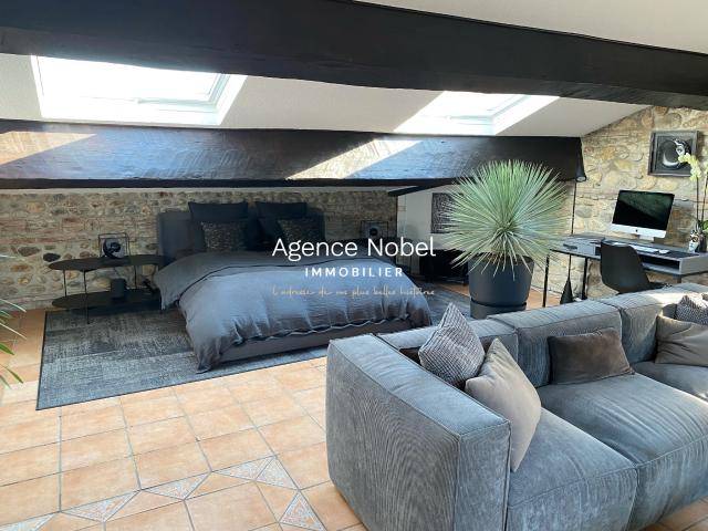 Appartement 1 pièce 77 m²