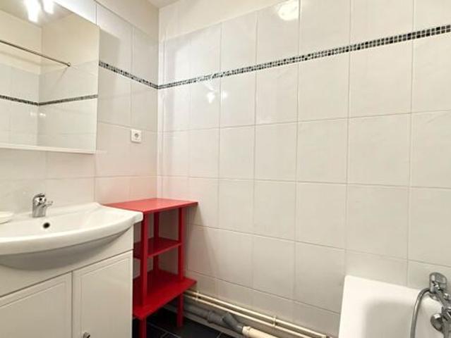 Appartement 1 pièces 21m2 REIMS 470 euros