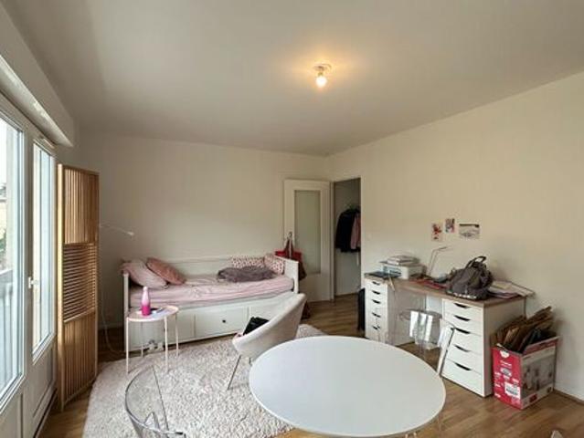 Appartement 1 pièces 27m2 REIMS 516 euros
