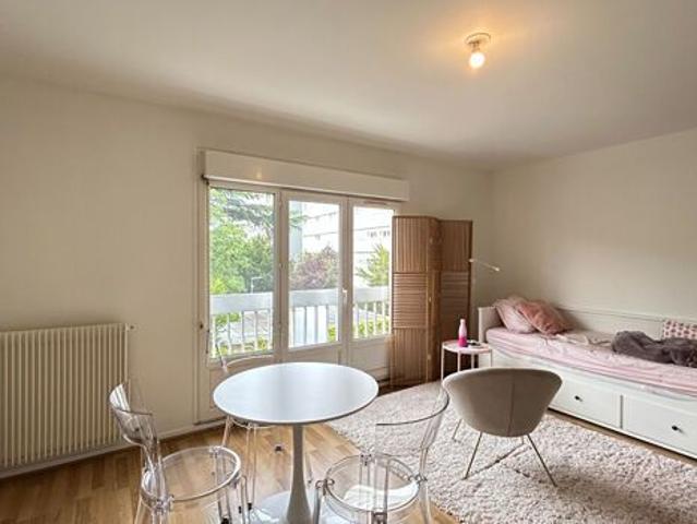 Appartement 1 pièces 27m2 REIMS 516 euros