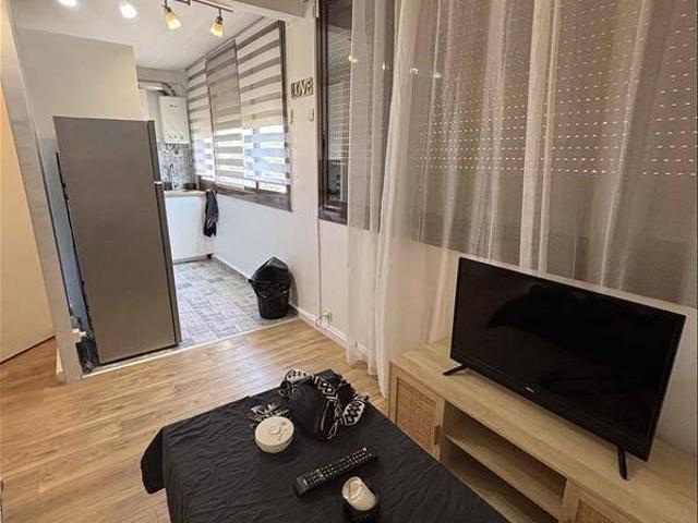 Appartement 1er étage 37.80 m2 3 pièces Meublé