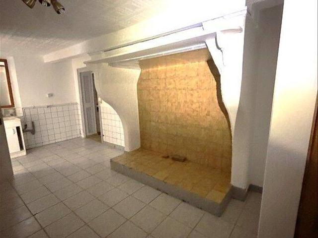 Appartement 1er étage 93,60 m2 3 pièces Non meublé