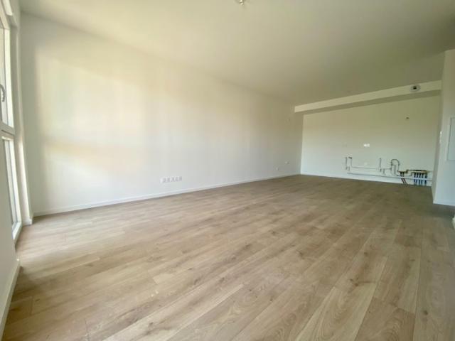 Appartement 1er étage avec balcon et parkings