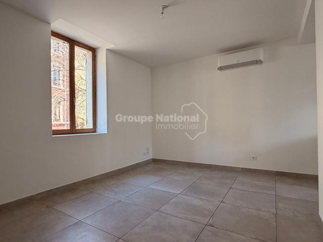 APPARTEMENT 1ER ETAGE DEUX CHAMBRES CLIMATISEES RUE POURTOULES ORANGE