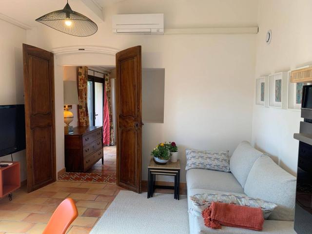 Appartement 2/3 pièces meublé, rénové climatisé Terrasse Jardin Parking. à 10mn AIX