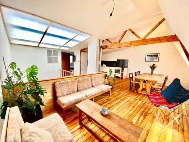 Appartement 2 ch. avec jardin, garage et salle polyvalente
