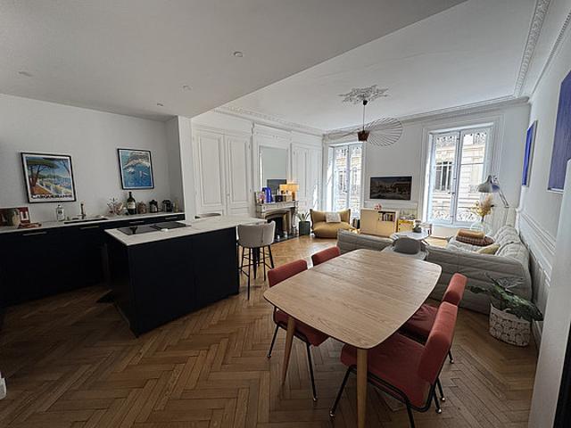 Appartement 2 chambres meublé avec ascenseur, cheminée et cave Lyon 69006