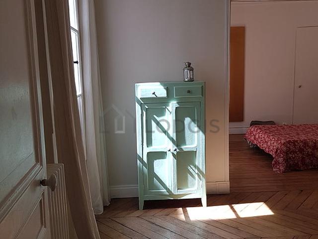 Appartement 2 chambres meublé avec ascenseur, cheminée et concierge Gare du Nord Paris 10°