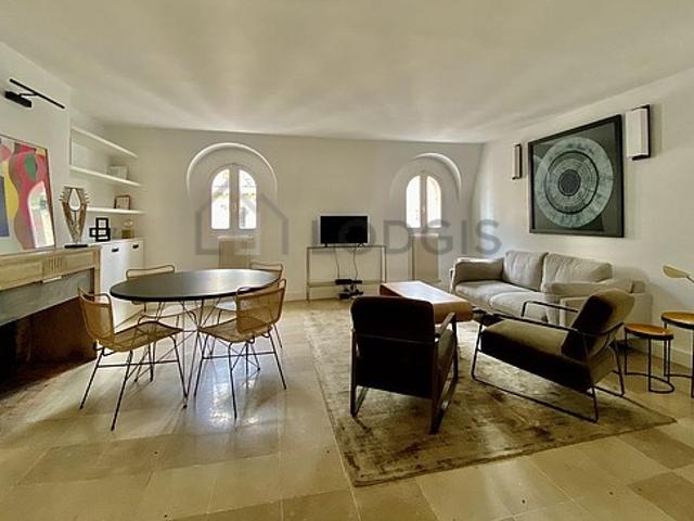 Appartement 2 chambres meublé avec ascenseur, cheminée et concierge Rue du Bac Paris 7°