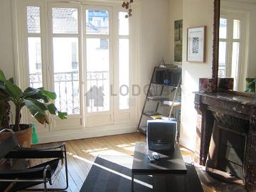Appartement 2 chambres meublé avec ascenseur et cheminée Buttes Chaumont Paris 19°