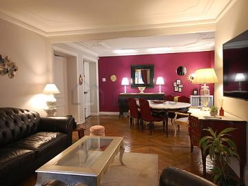 Appartement 2 chambres meublé avec ascenseur et cheminée Champs Elysées Paris 8°