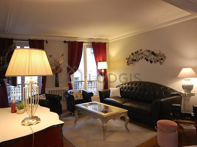 Appartement 2 chambres meublé avec ascenseur et cheminée Champs Elysées Paris 8°
