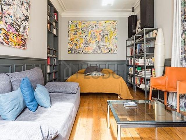 Appartement 2 chambres meublé avec ascenseur et cheminée Paris 9°