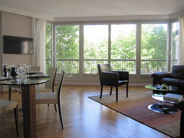 Appartement 2 chambres meublé avec ascenseur et concierge Rue du Bac Paris 7°