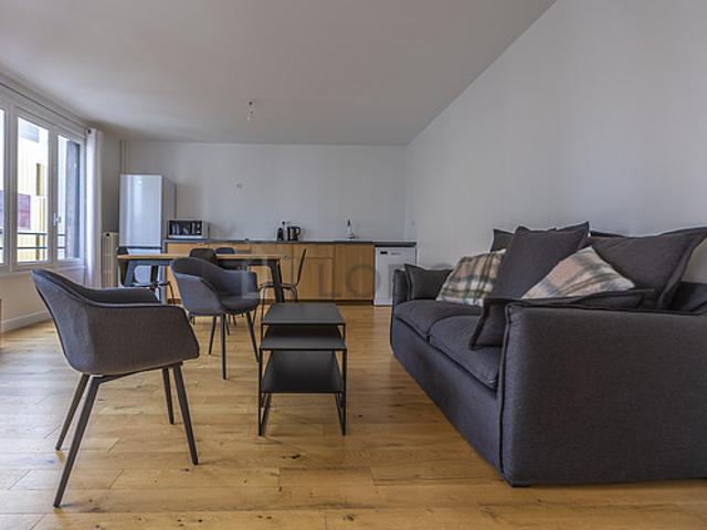 Appartement 2 chambres meublé avec ascenseur et place de parking en option Gare de Lyon Paris 12°