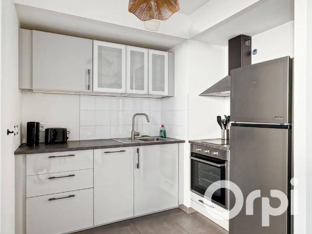 Appartement 2 chambres meublé avec balcon, jardin privatif et pa