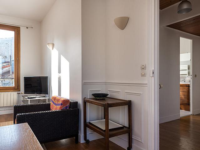 Appartement 2 chambres meublé avec cheminée Buttes Chaumont Paris 19°
