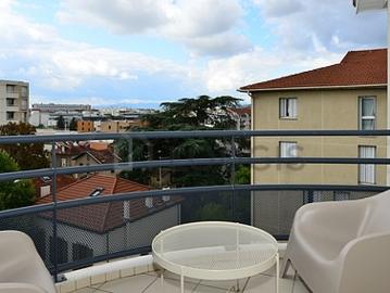 Appartement 2 chambres meublé avec garage, terrasse et ascenseur Lyon 8°