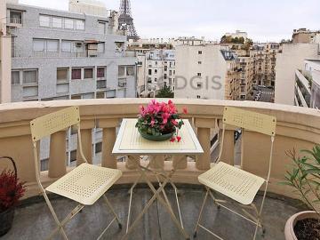 Appartement 2 chambres meublé avec terrasse, ascenseur et cheminée La Motte Picquet Paris 15°