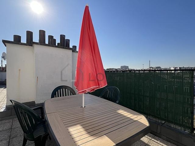 Appartement 2 chambres meublé avec terrasse, ascenseur et local à vélos Ternes Paris 17°