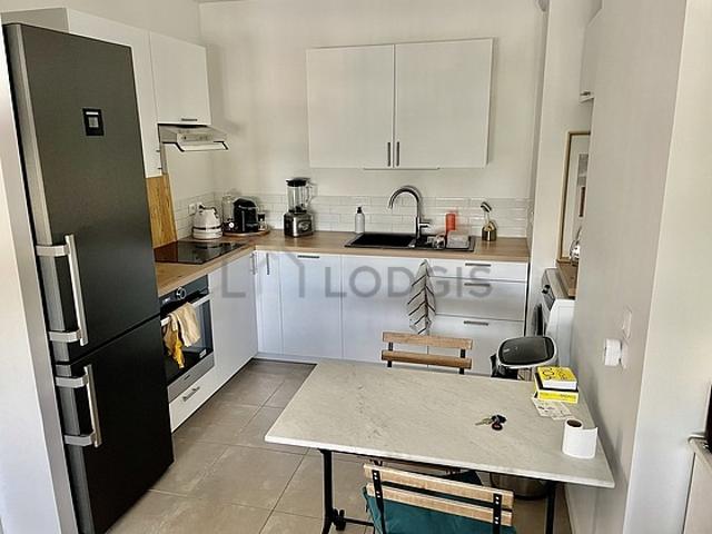 Appartement 2 chambres meublé avec terrasse, ascenseur et place de parking en option Bordeaux 33100