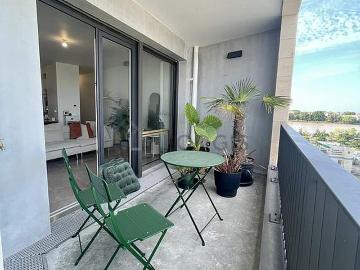 Appartement 2 chambres meublé avec terrasse, ascenseur et place de parking en option La Bastide