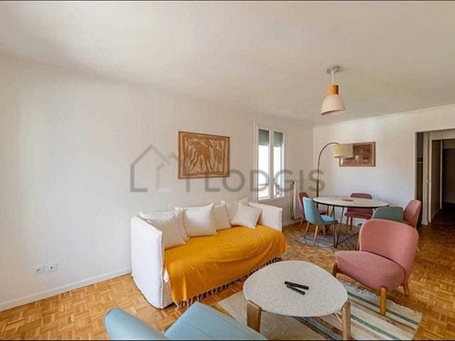 Appartement 2 chambres meublé avec terrasse, ascenseur et place de parking en option 69008 69008