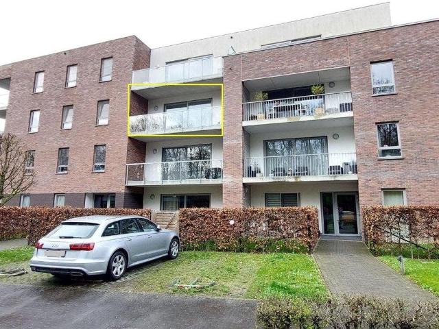 Appartement 2 chambres au 2e étage avec ascenseur 850€ + 9