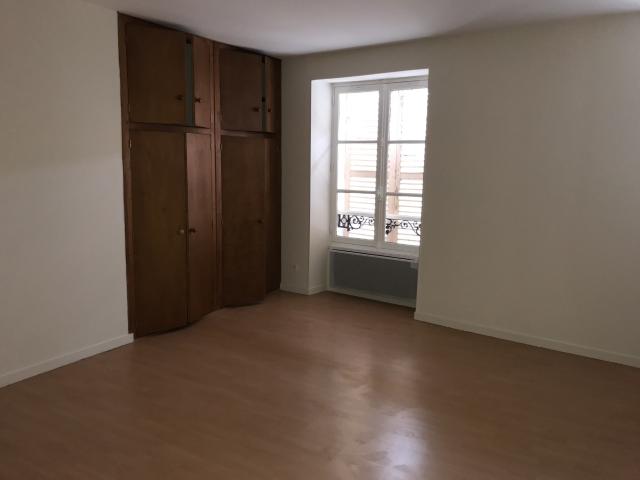 Appartement 2 chambres au 2ème étage avec emplacement de par