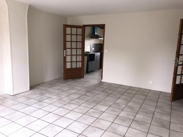 Appartement 2 chambres au 2ème étage avec emplacement de parking